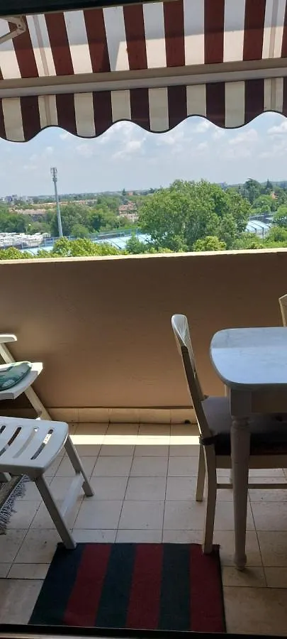 Stanza in appartamento privato Zona San vitale Bologna Alloggio in famiglia