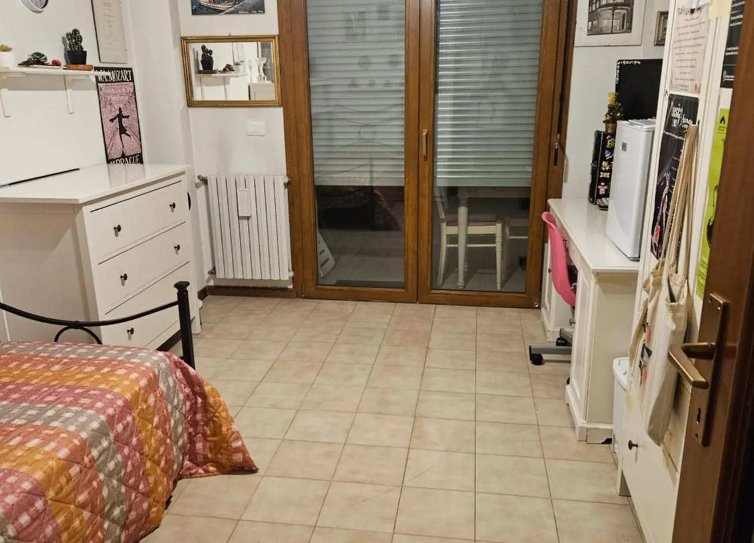 Stanza in appartamento privato Zona San vitale Bologna Alloggio in famiglia